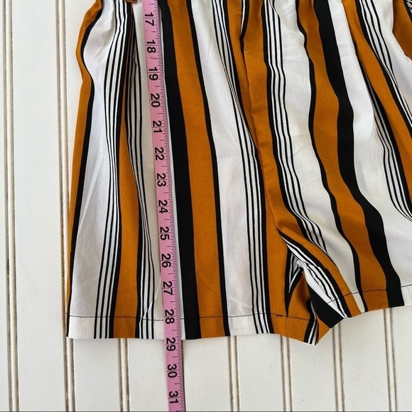 Feathers Shorts jumpsuit romper Size Small - Picture 3 of 12